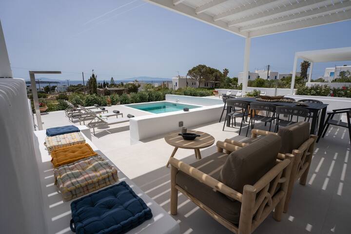 Paros Breeze Luxury Villa gallery image 3