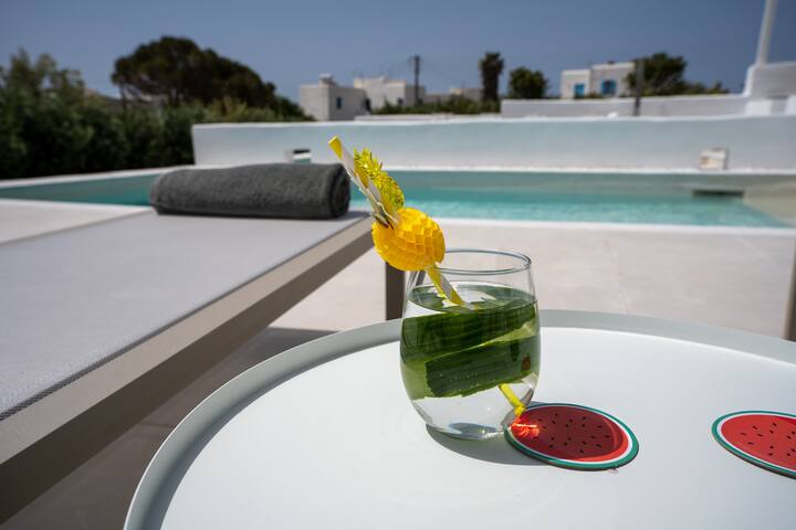 Paros Breeze Luxury Villa gallery image 4