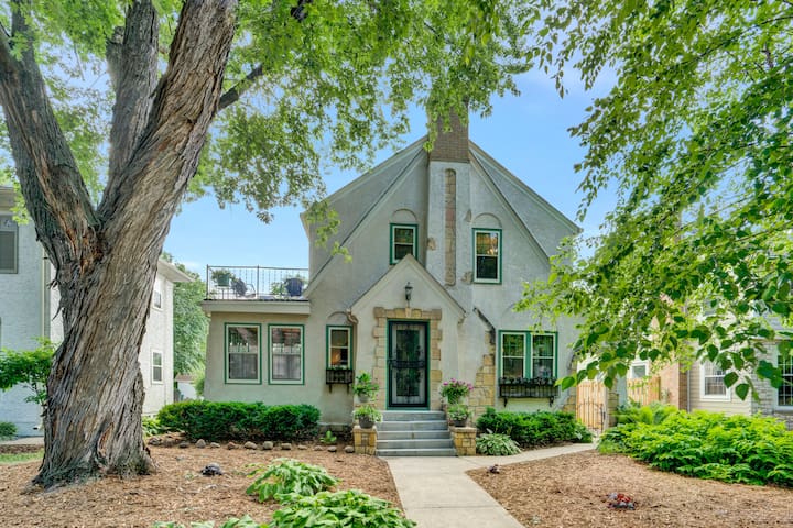 MPLS Tangletown Tudor by Airport & DWTN