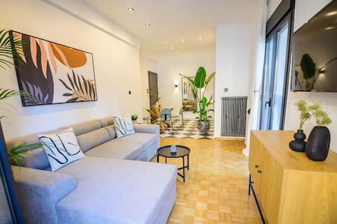 Top Airbnb: Central Modern 1BR, Local Vibes near Acropolis in ΚΟΥΚΑΚΙ