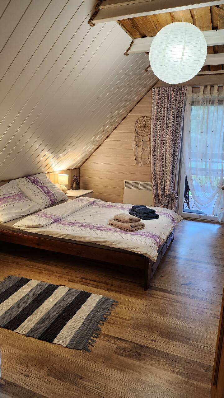 спална соба бр. 1 брачен кревет (широк 160x200)