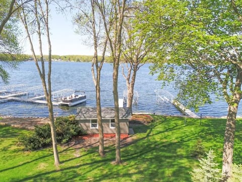 Immerse in Luxury Grand 5BR Lakefront Haven Views