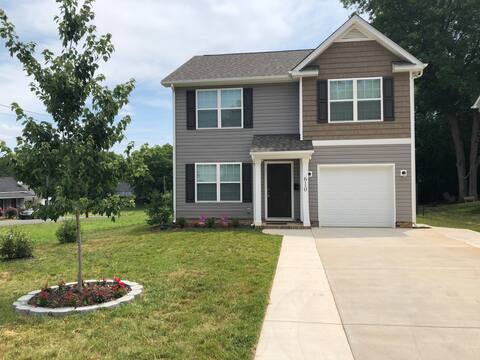 3/2,5 house 3 min to HWY 74/ McDonald’s