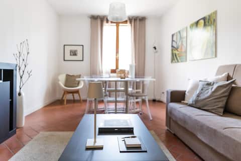 Top performing Airbnb: The Bishop's house, entire apartment, 1/4 guests in Imola