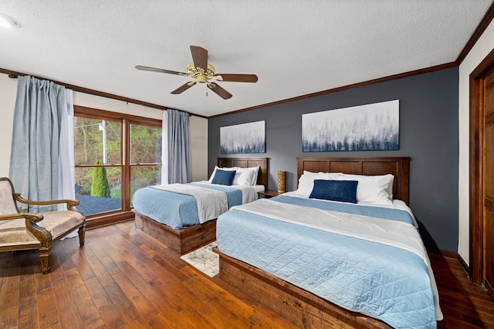 ห้องนอนชั้นบน - 2 ควีนส์