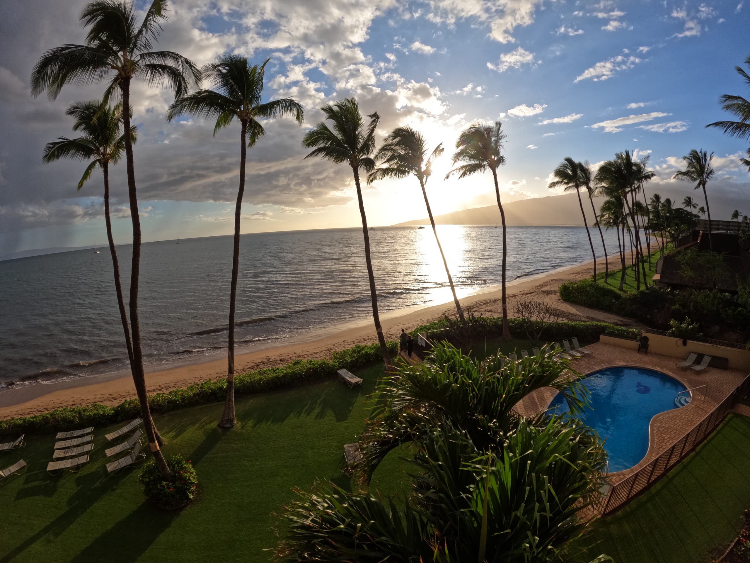 Ocean view stunning! Right on the beach! - Image 8