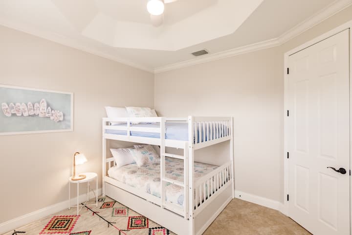 3 queen size bunk beds, one pull out from base