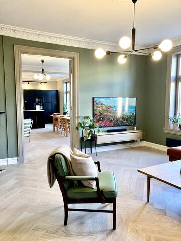 Spacious apartment with free parking & 2 balconies gallery image 4