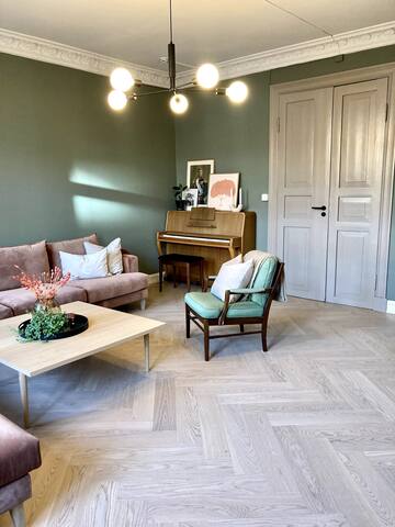 Spacious apartment with free parking & 2 balconies gallery image 3