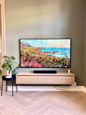 Spacious apartment with free parking & 2 balconies gallery image 5