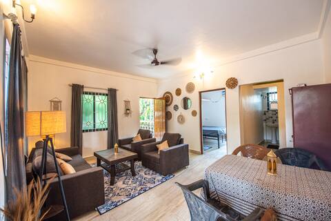 Modern & Comfortable - 1 BHK w/ AC & Fast Wifi.