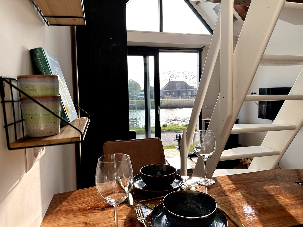 Popular Airbnb listing: Tiny house of Picasso in Wijk 07 Schoorl