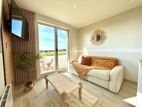 Top Airbnb: Sea view apartment + terrace in Calais