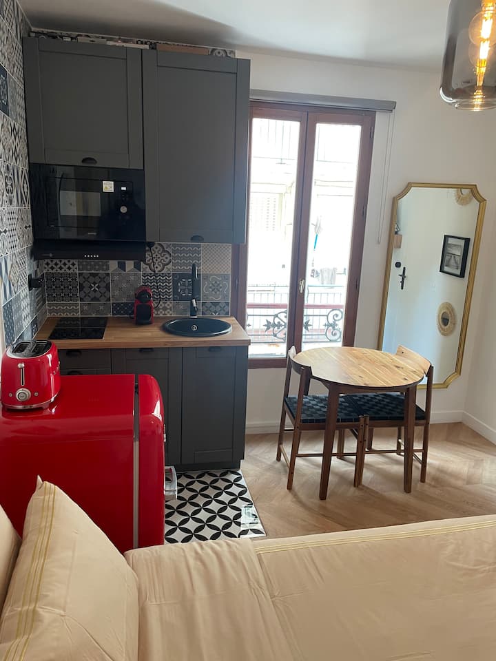 The Place To Be In Paris - Paris