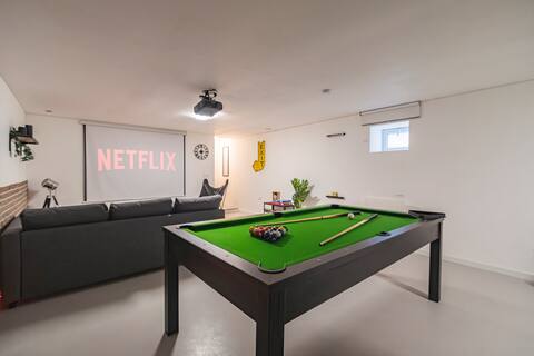 Spacious building - hyper center - sleeps 15