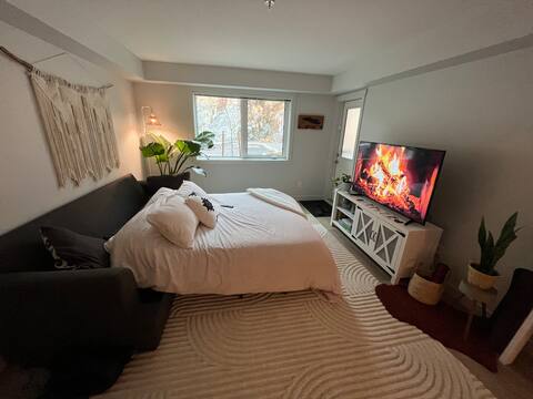 Successful Airbnb property: Modern 1BR/1BA Condo • 2 Beds • North Nanaimo in Rutherford