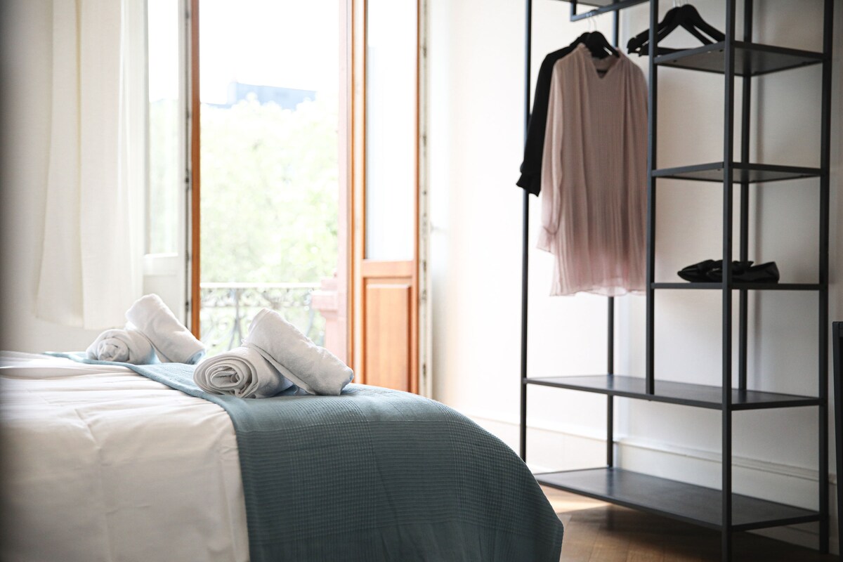 Obje su spavaće sobe povezane s balkonom kako bi svi mogli uživati u slikovitom pogledu