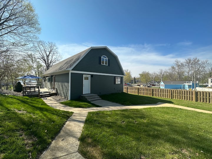 Big Lake House on Barbee Sleeps 14+ Arcade/Games! Houses for Rent in