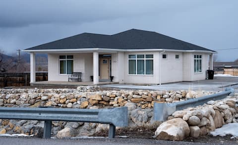 Spacious Home Near the Canyon