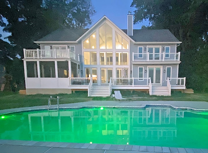 Impressive Waterfront Home Pool, Pier, & Sunsets Houses for Rent in