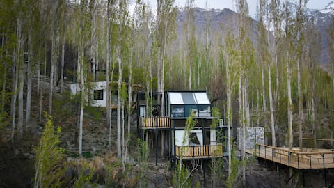 Cliff-edge Glass Villa - Sevinc