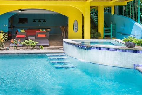 Jacuzzi Pool Table Manuel Antonio