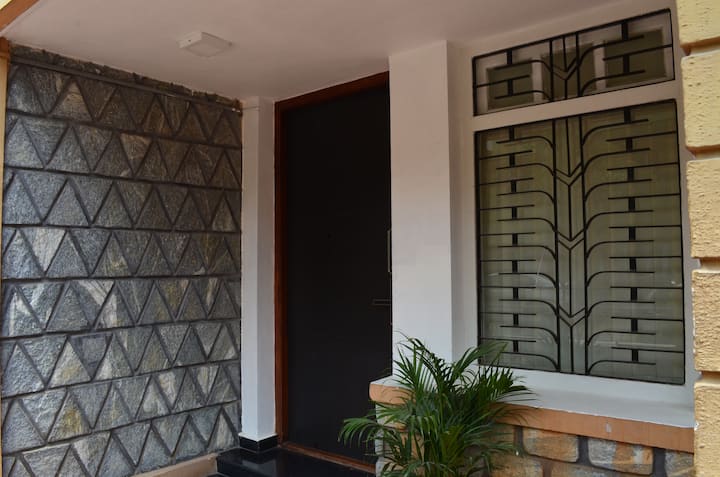 Downtown Delight 2 bhk Central Bangalore GFloor