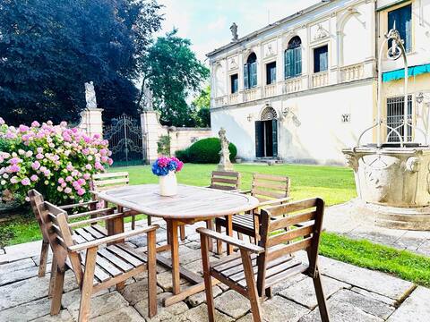 Veneto Villa - Wisteria Lodge