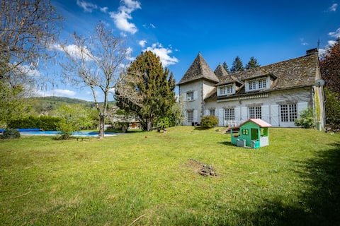 Old Villa on the banks of the Dordogne