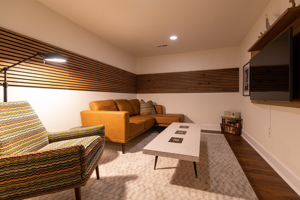Top performing Airbnb: Shine on 51st | Midcentury basement charmer in Wheat Ridge