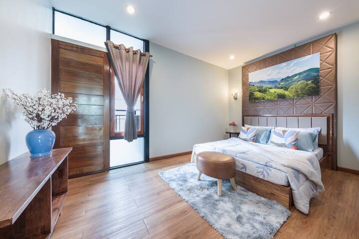 Charming 3-bedroom loft house near BTS Onnut gallery image 2