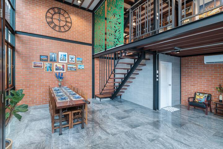 Charming 3-bedroom loft house near BTS Onnut gallery image 3