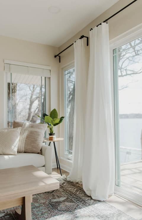 Lakefront 4BR 4 BA Luxurious Bungalow