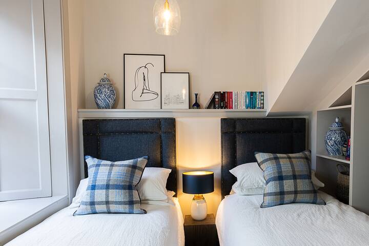 Stylish Georgian city unit gallery image 5