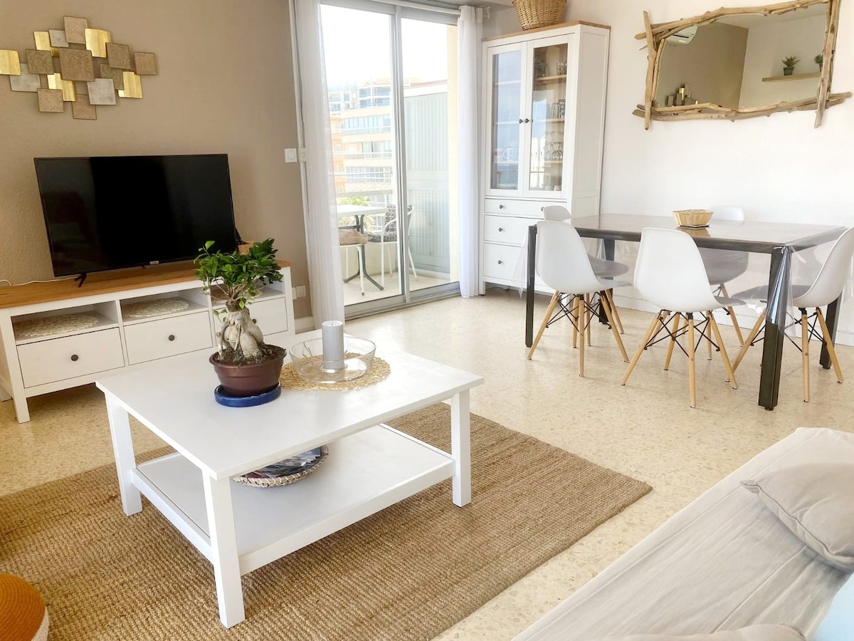 Popular Airbnb listing: Océane Sea View Apartment + Underground Parking in Canet En Roussillon