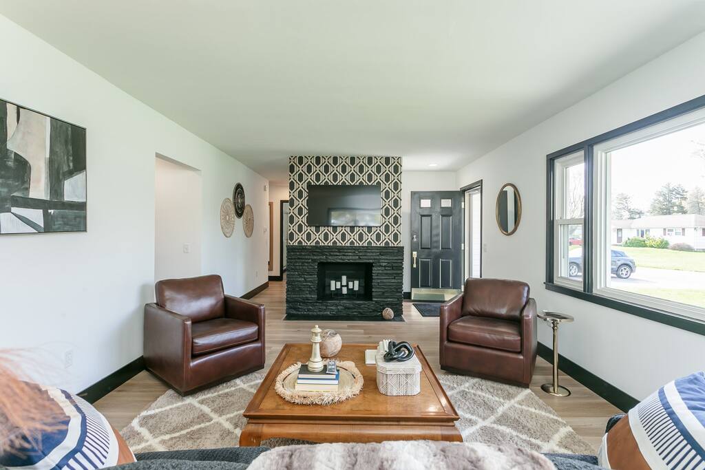 MidCentury Chic! Pet & family friendly!