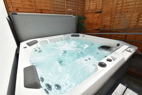 City hot tub stag house nr city centre & games rm