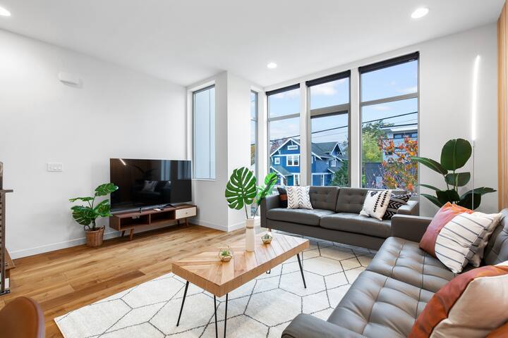 6B4BA – 2 Modern Ballard Homes gallery image 3