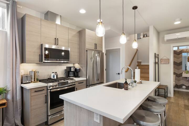 6B4BA – 2 Modern Ballard Homes gallery image 2