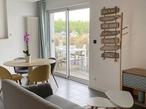 Accommodation – Terrace with view of Rouen –