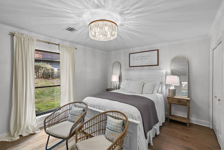 queen kubwa ya chumba cha kulala