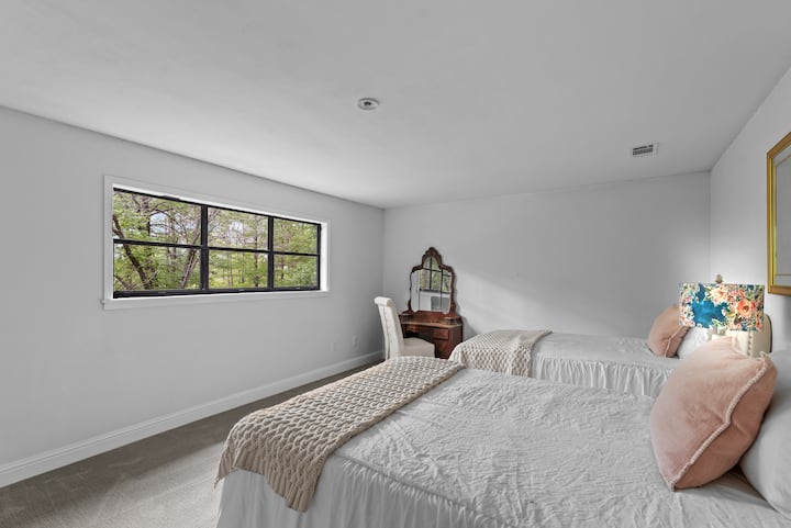 Chumba cha wageni vitanda 2 kamili vinavyoangalia ziwa