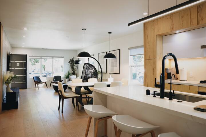 Upscale Modern House Near Mountain View Downtown gallery image 2