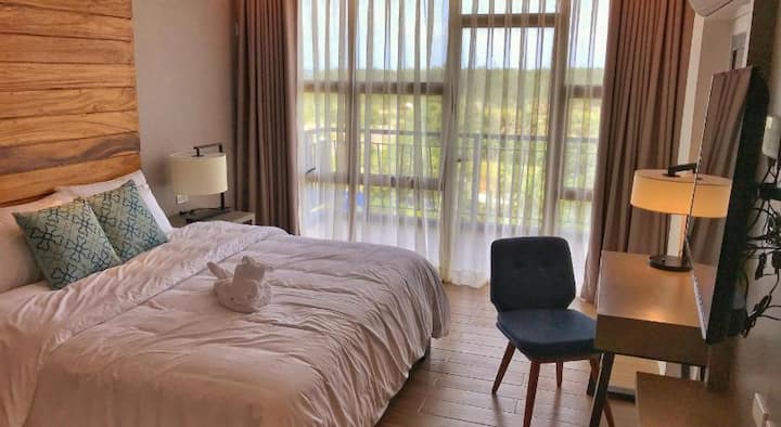 Chumba cha kulala 3 na kitanda cha ukubwa wa malkia, bafu la kujitegemea na roshani. 