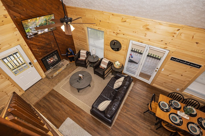 Enjoy lots of space in the cabin and so much to see and do outside. You won’t be disappointed with all the special touches we have added to your cabin.