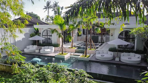 Brand NEW 4BR Villa Infinity Pool center of Ubud