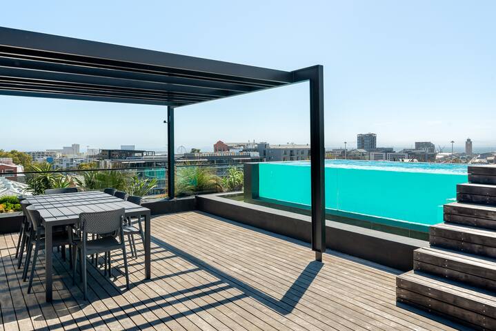 Luxury Penthouse | Private Pool & Rooftop Terrace gallery image 2