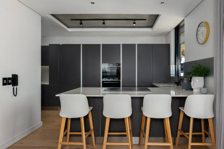 Luxury Penthouse | Private Pool & Rooftop Terrace gallery image 5