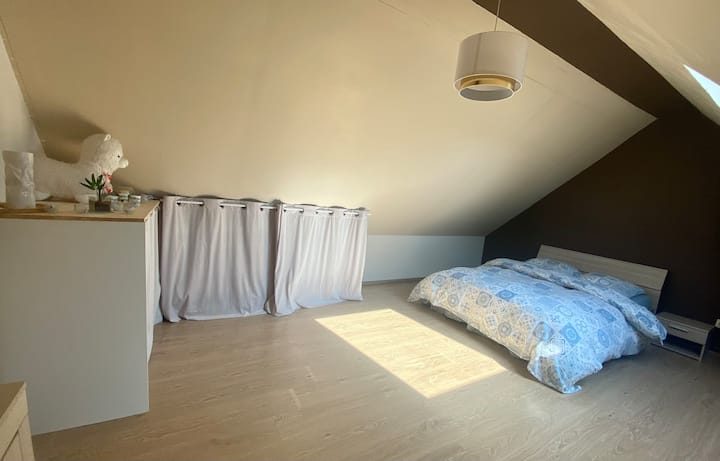 Slaapkamer met kleedruimte 