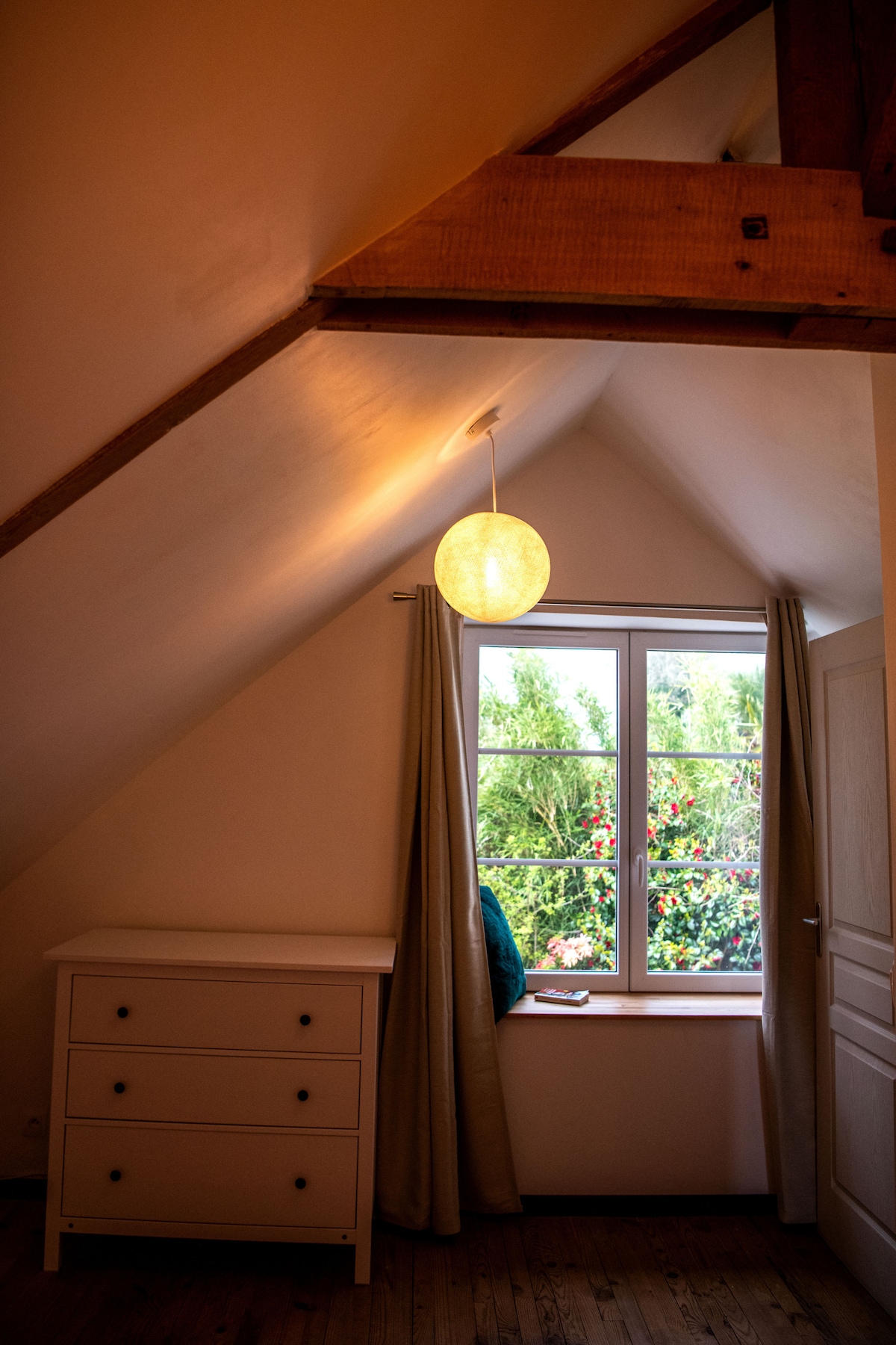 Pamja e krevatit nga Chambre Ouest